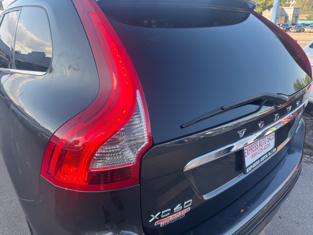 2015 Volvo XC60 Image 10