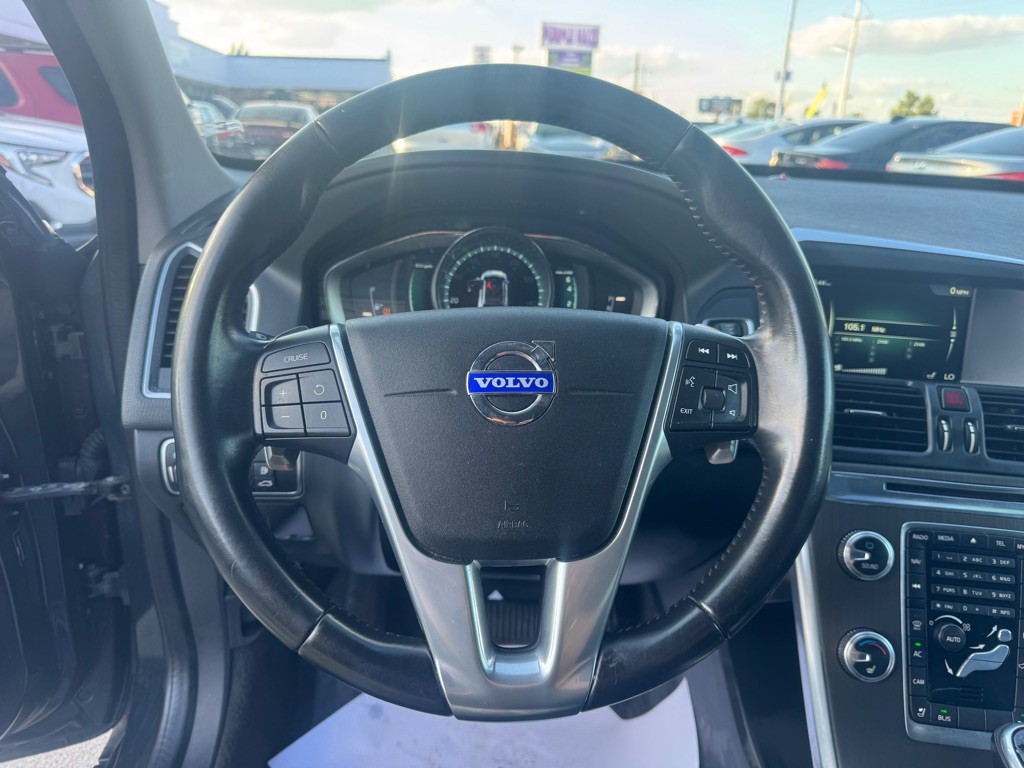 2015 Volvo XC60 Image 16