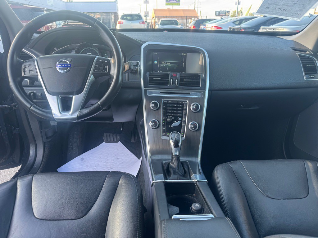 2015 Volvo XC60 Image 21