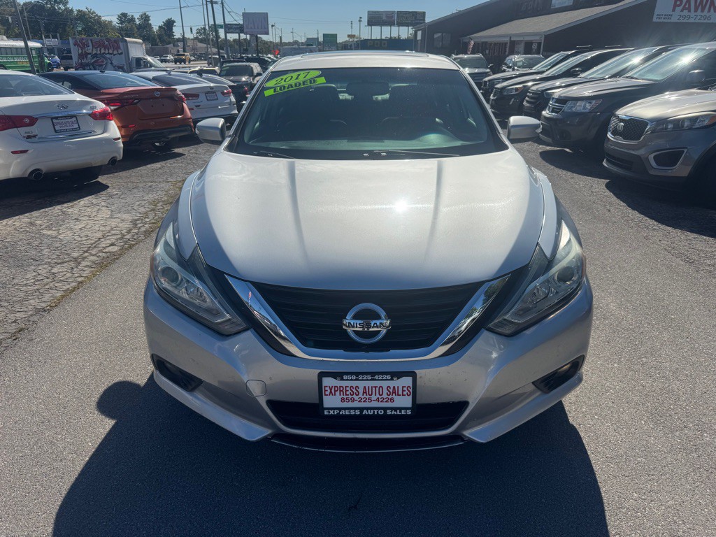 2017 Nissan Altima Image 2