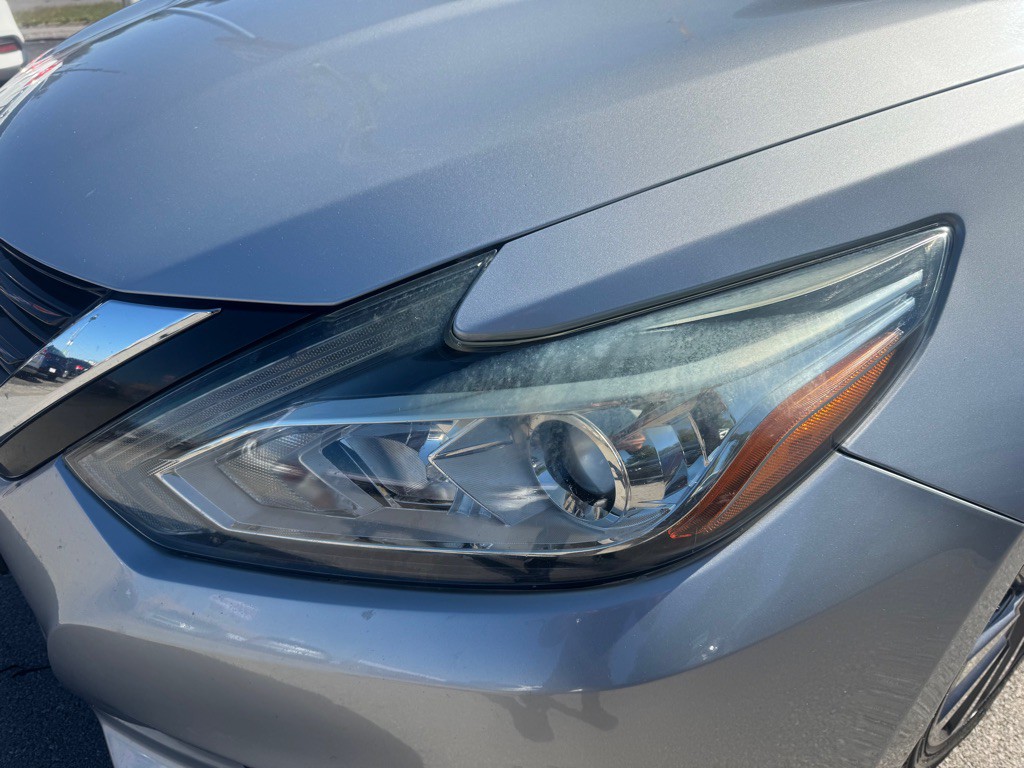 2017 Nissan Altima Image 8