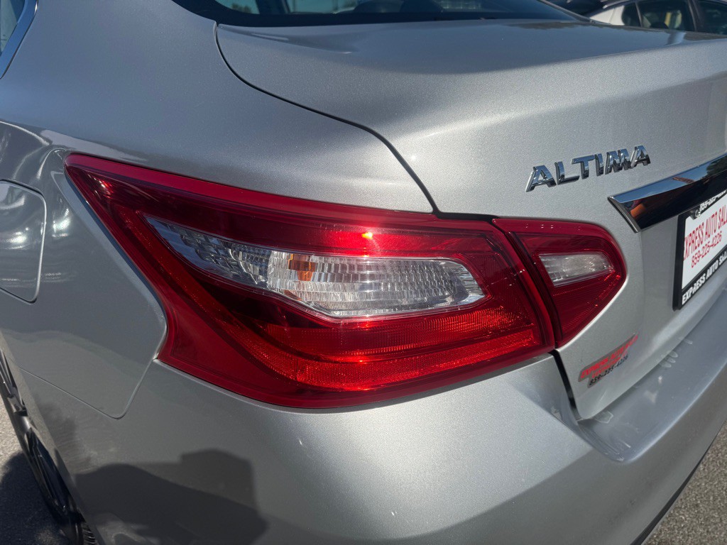 2017 Nissan Altima Image 9