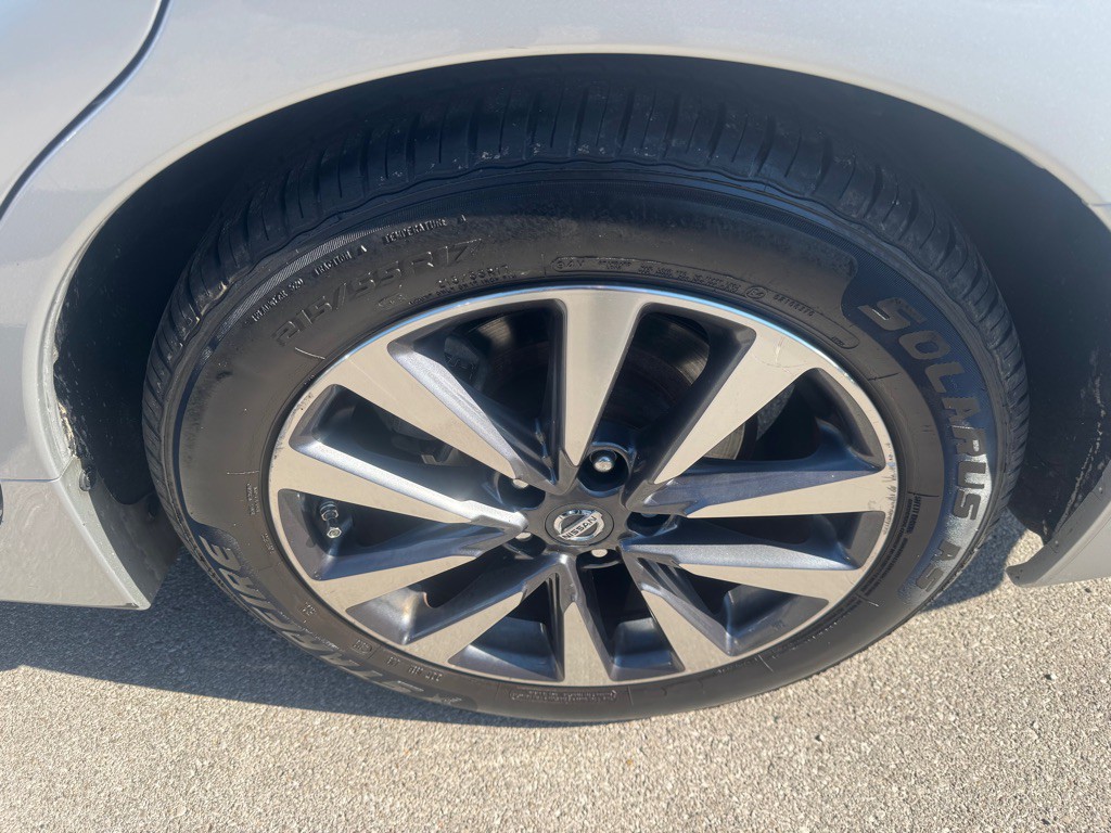 2017 Nissan Altima Image 10