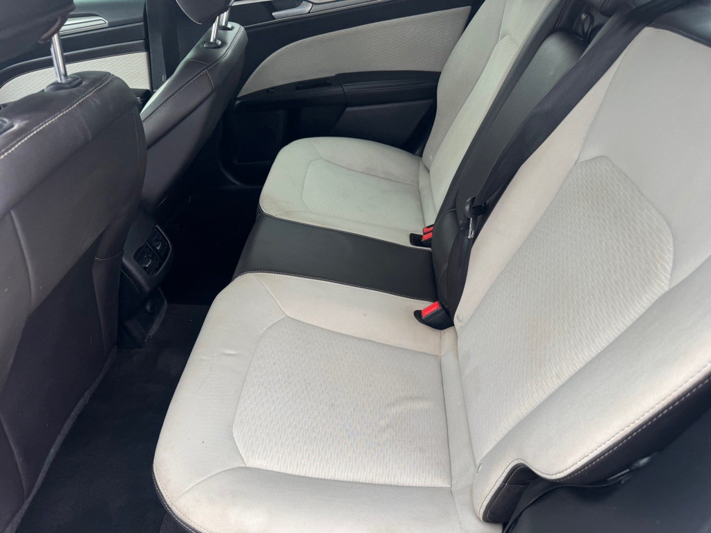 2020 Ford Fusion Image 21