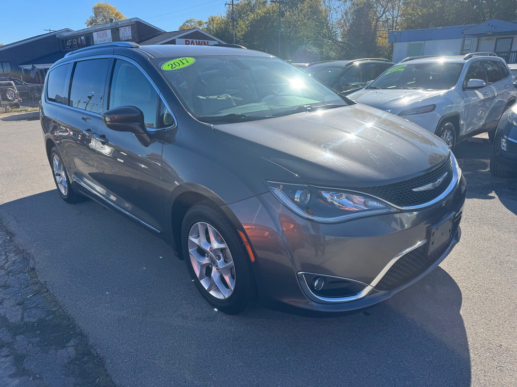 2017 Chrysler Pacifica Image 4