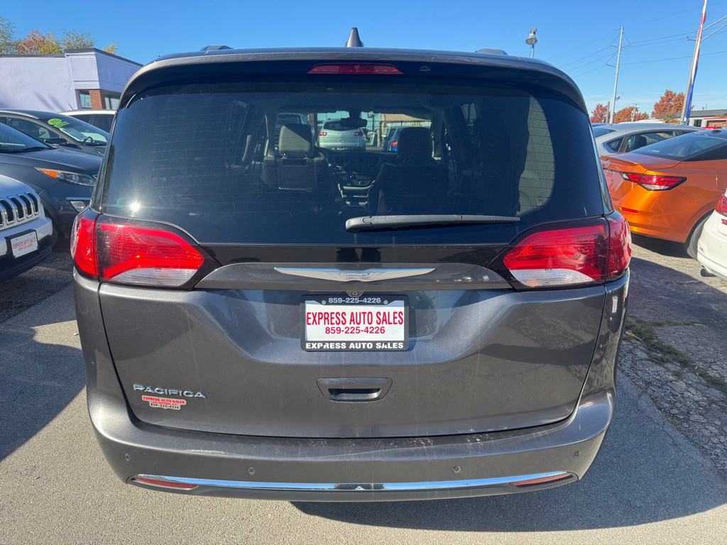 2017 Chrysler Pacifica Image 6