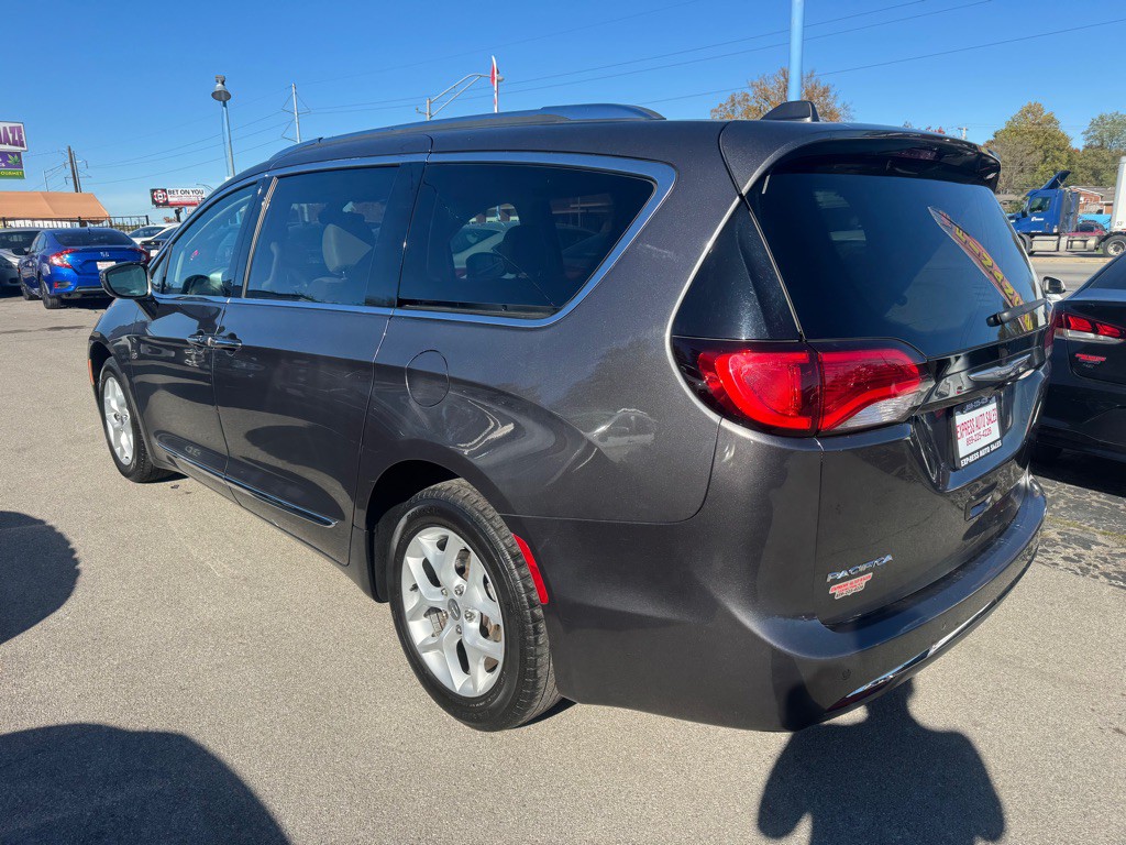 2017 Chrysler Pacifica Image 7