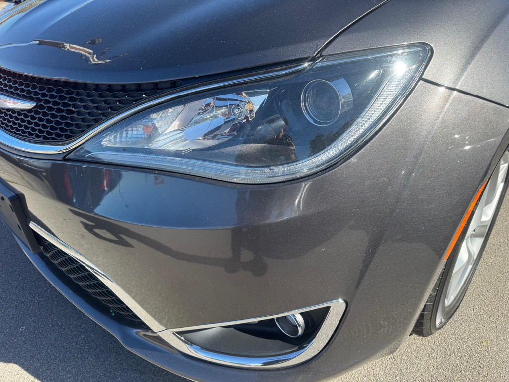 2017 Chrysler Pacifica Image 9