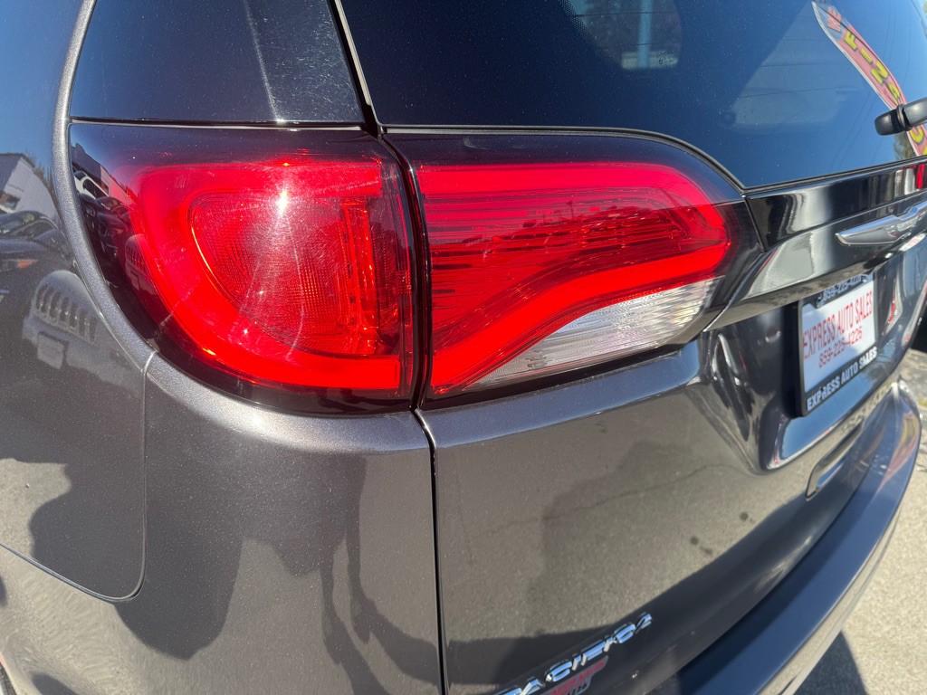 2017 Chrysler Pacifica Image 10