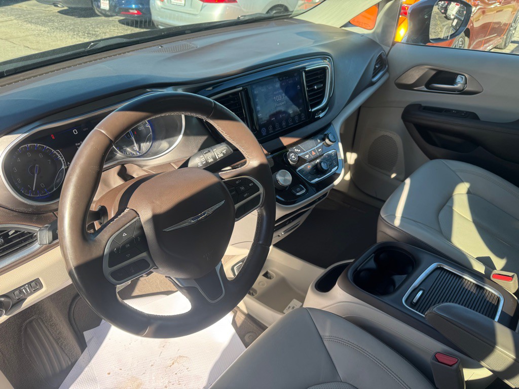 2017 Chrysler Pacifica Image 14