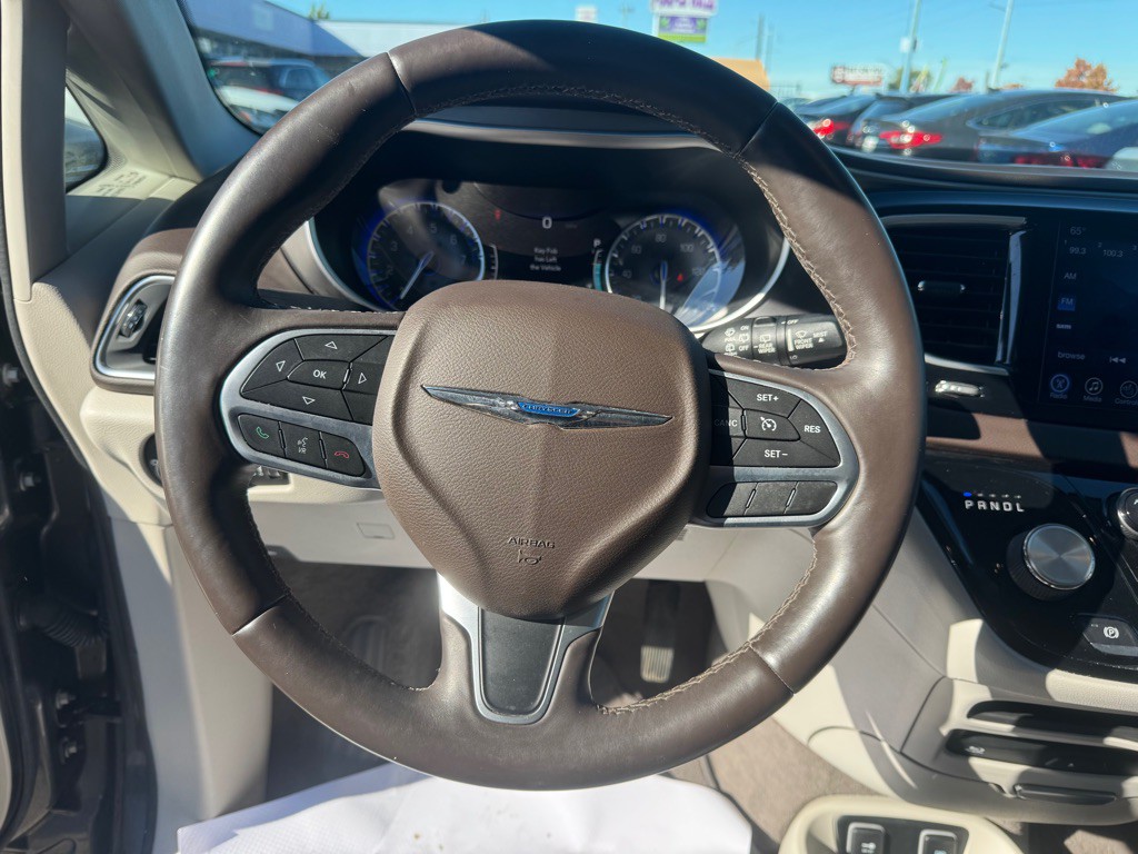 2017 Chrysler Pacifica Image 16