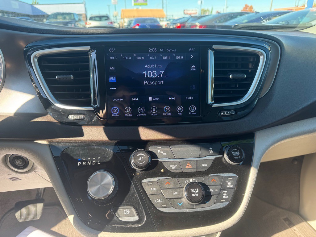 2017 Chrysler Pacifica Image 17