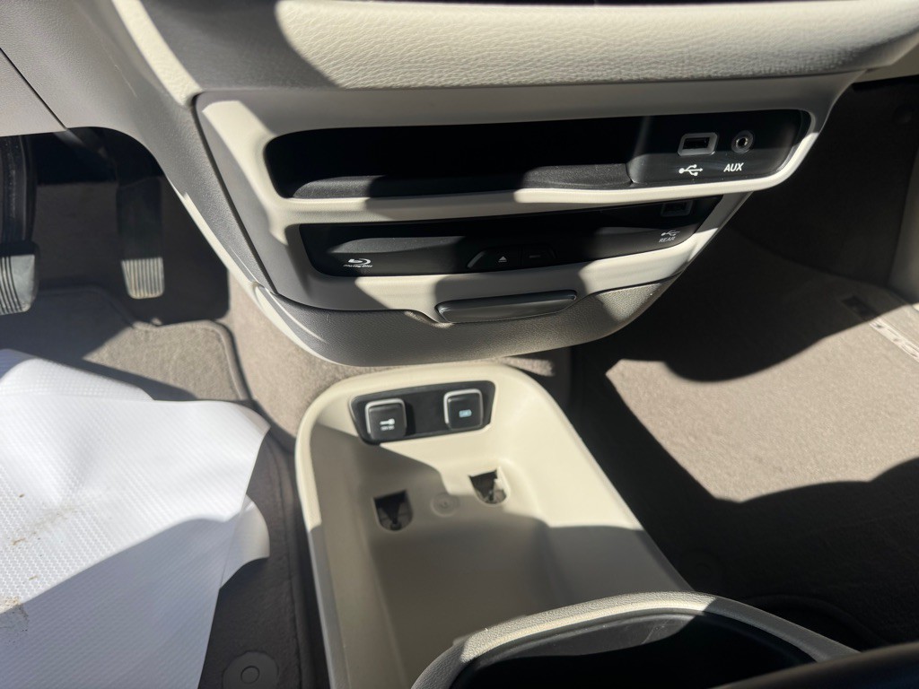 2017 Chrysler Pacifica Image 18