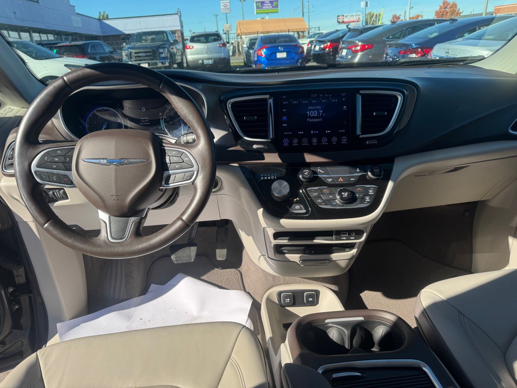2017 Chrysler Pacifica Image 21