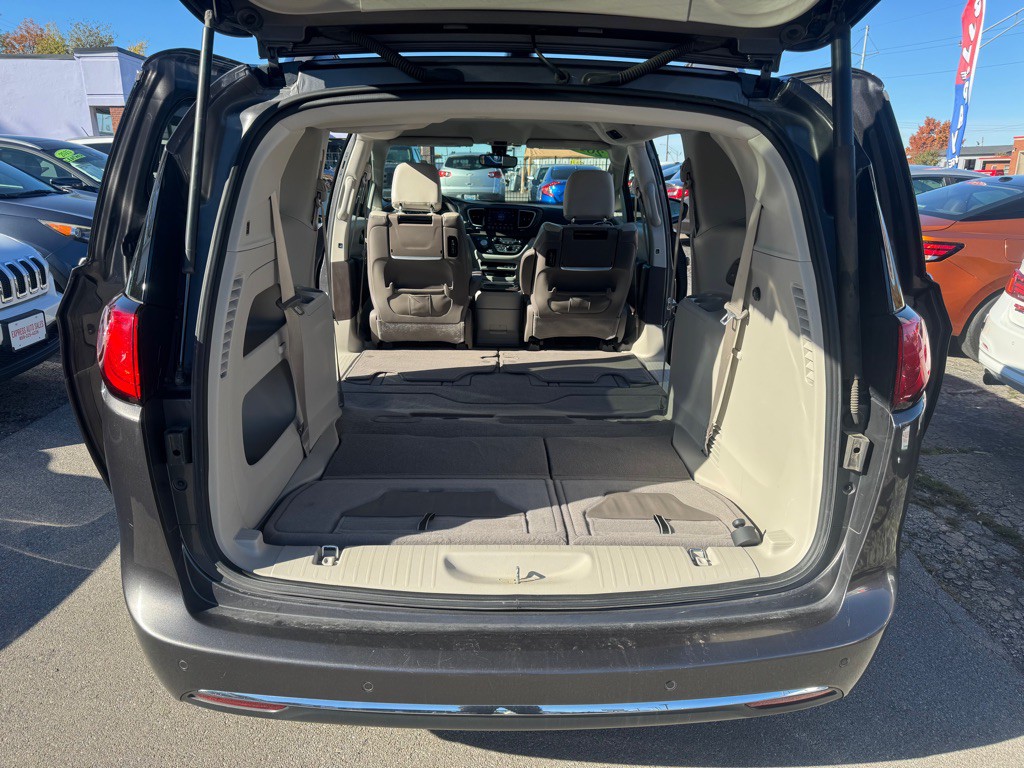 2017 Chrysler Pacifica Image 23
