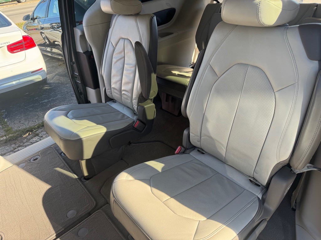 2017 Chrysler Pacifica Image 24
