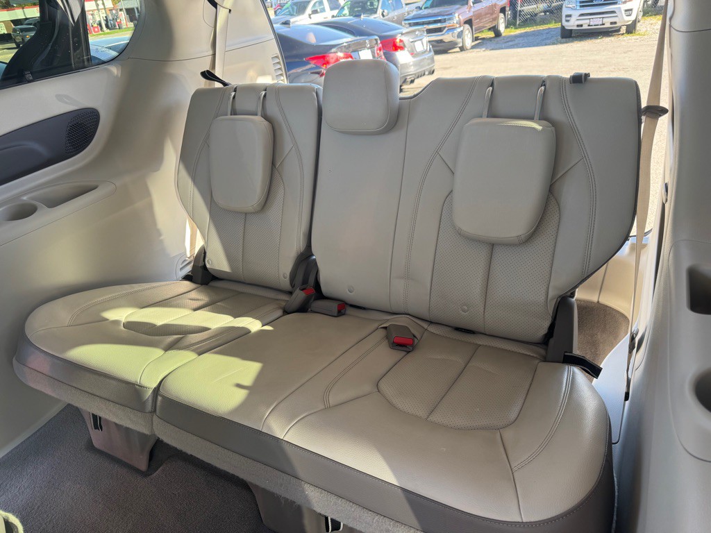 2017 Chrysler Pacifica Image 25