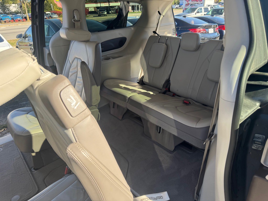 2017 Chrysler Pacifica Image 26