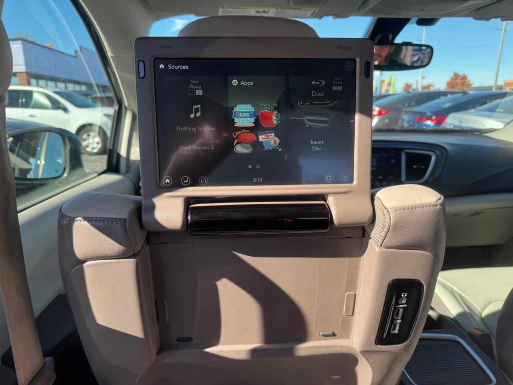 2017 Chrysler Pacifica Image 27