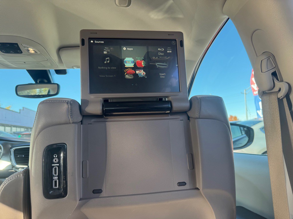 2017 Chrysler Pacifica Image 28