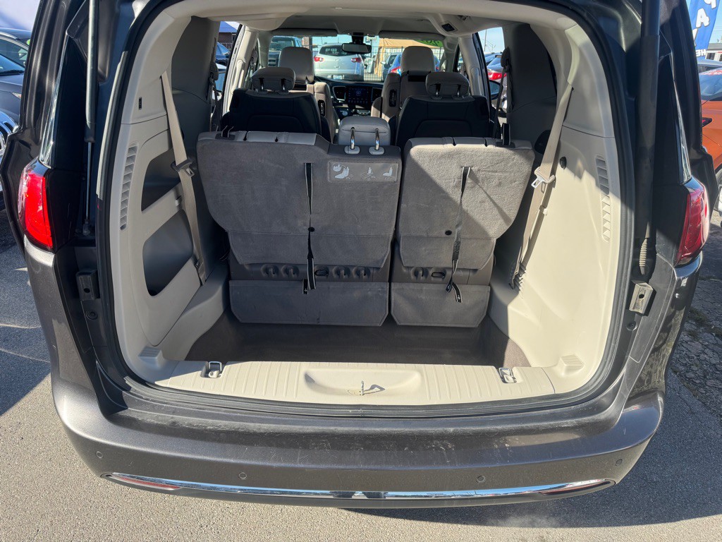 2017 Chrysler Pacifica Image 30