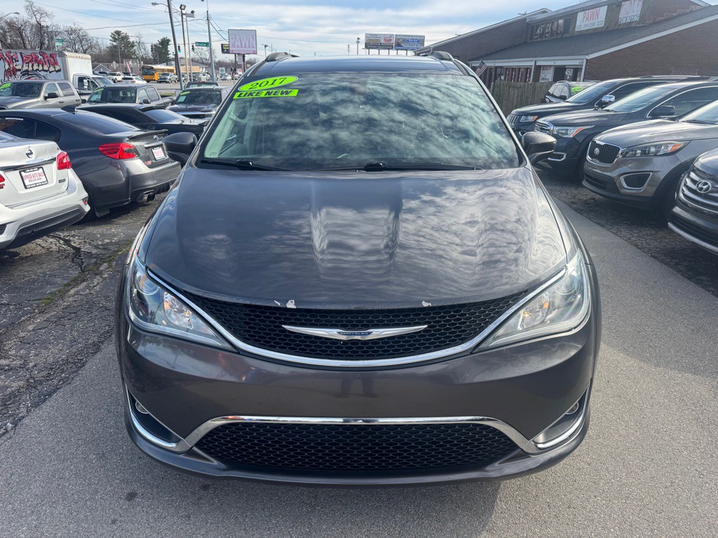 2017 Chrysler Pacifica Image 2