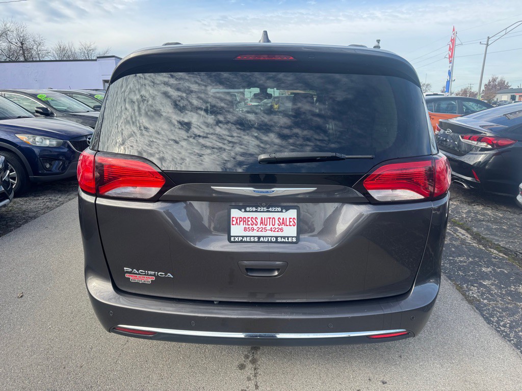 2017 Chrysler Pacifica Image 5