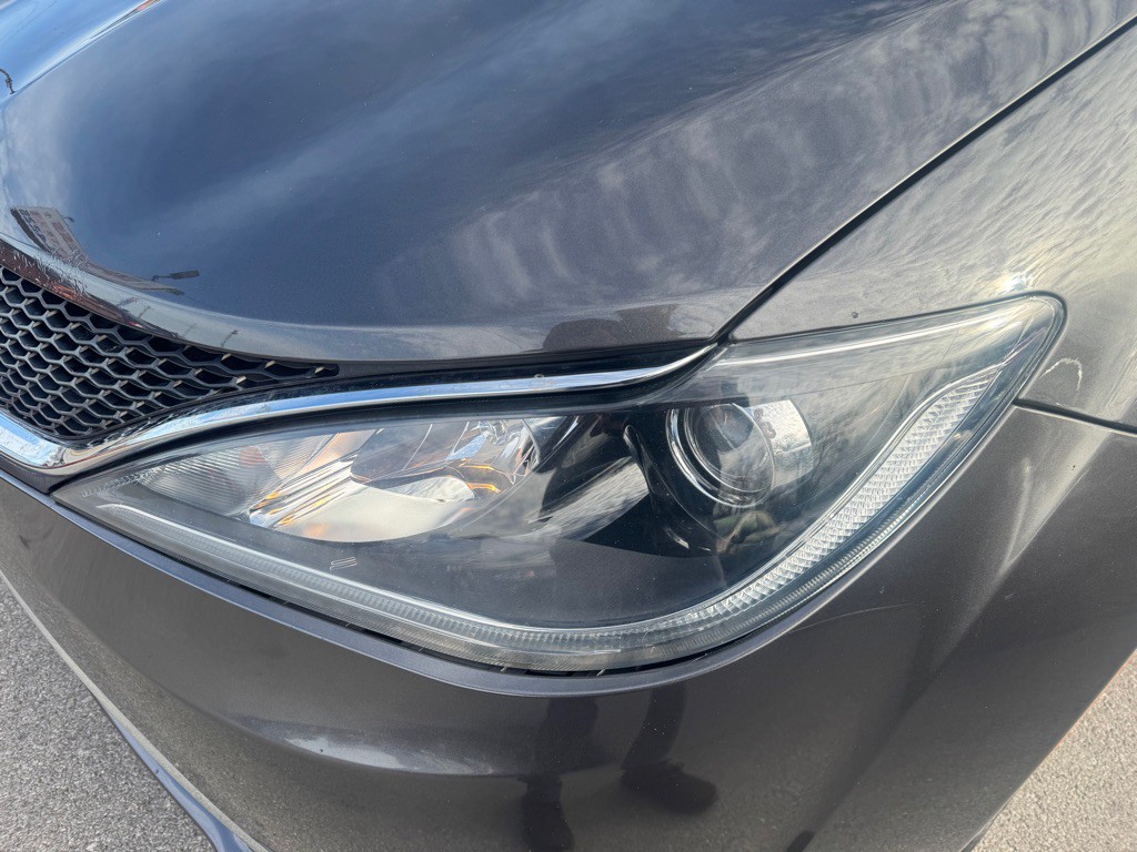 2017 Chrysler Pacifica Image 7