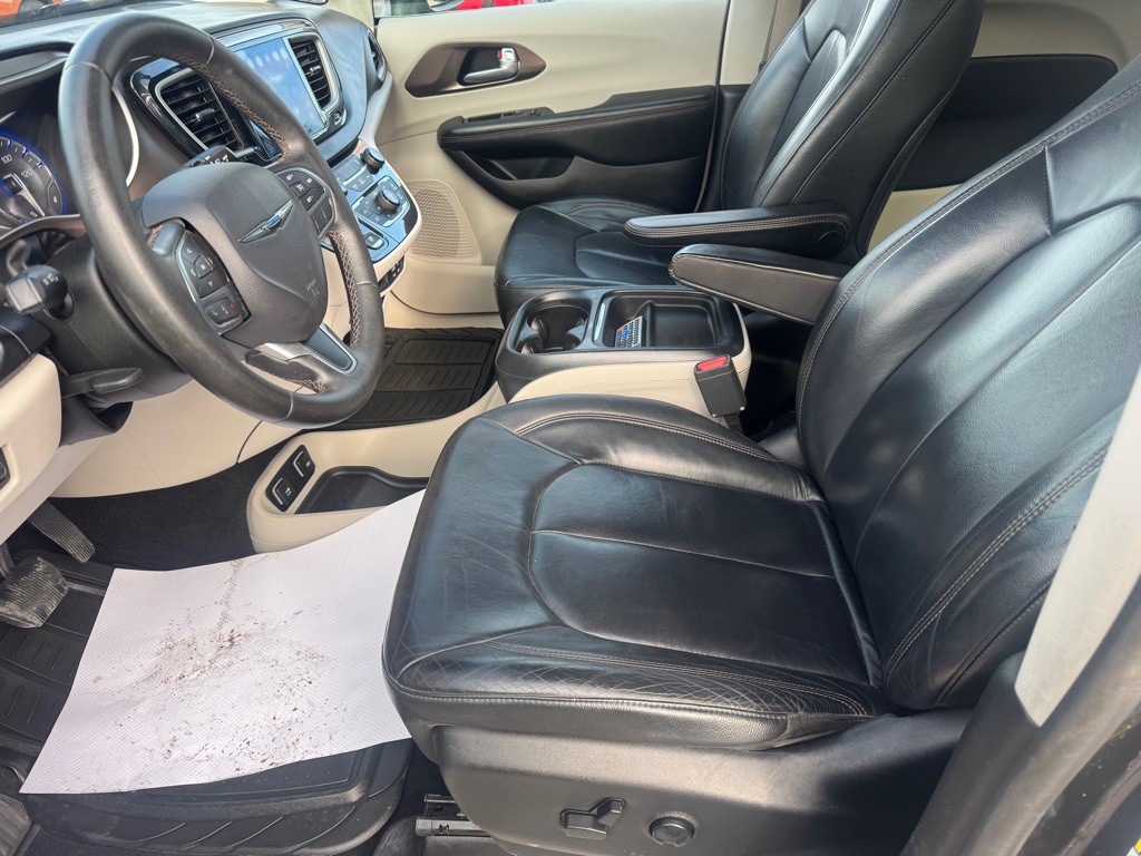 2017 Chrysler Pacifica Image 10