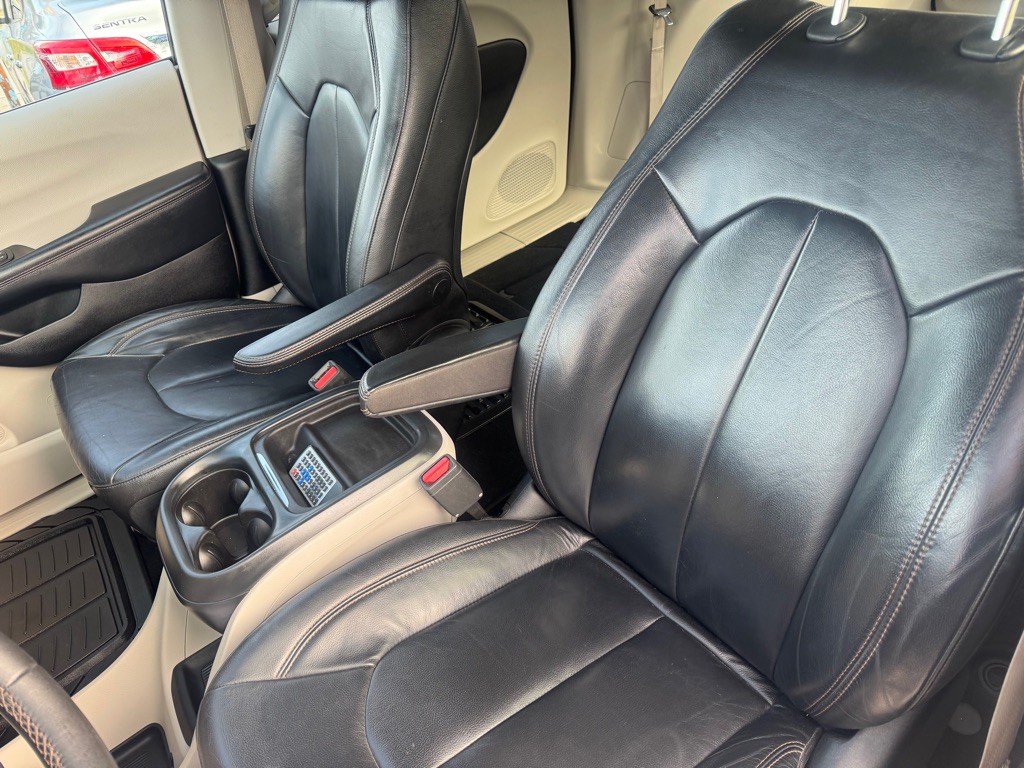 2017 Chrysler Pacifica Image 11