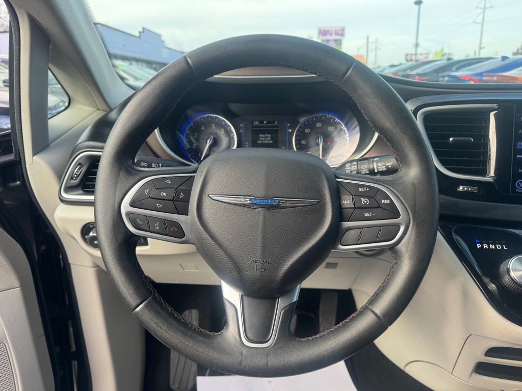 2017 Chrysler Pacifica Image 13