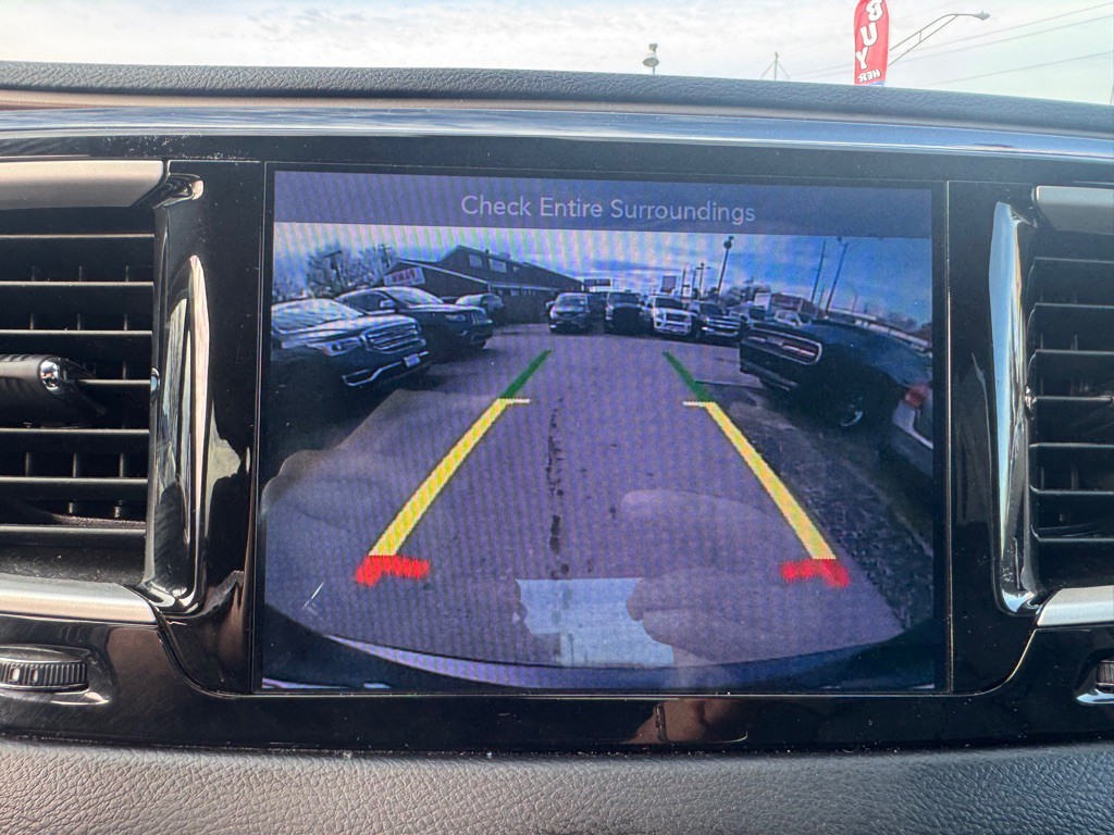 2017 Chrysler Pacifica Image 16