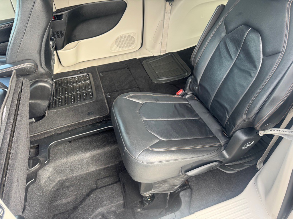 2017 Chrysler Pacifica Image 19