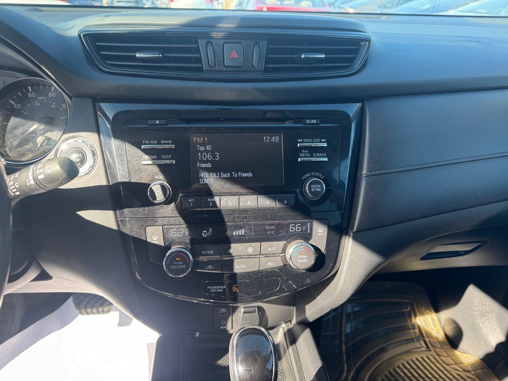 2017 Nissan Rogue Image 17