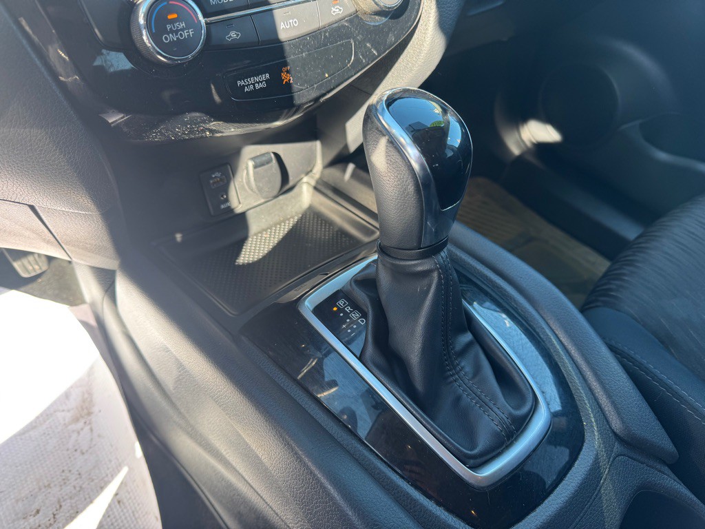 2017 Nissan Rogue Image 18