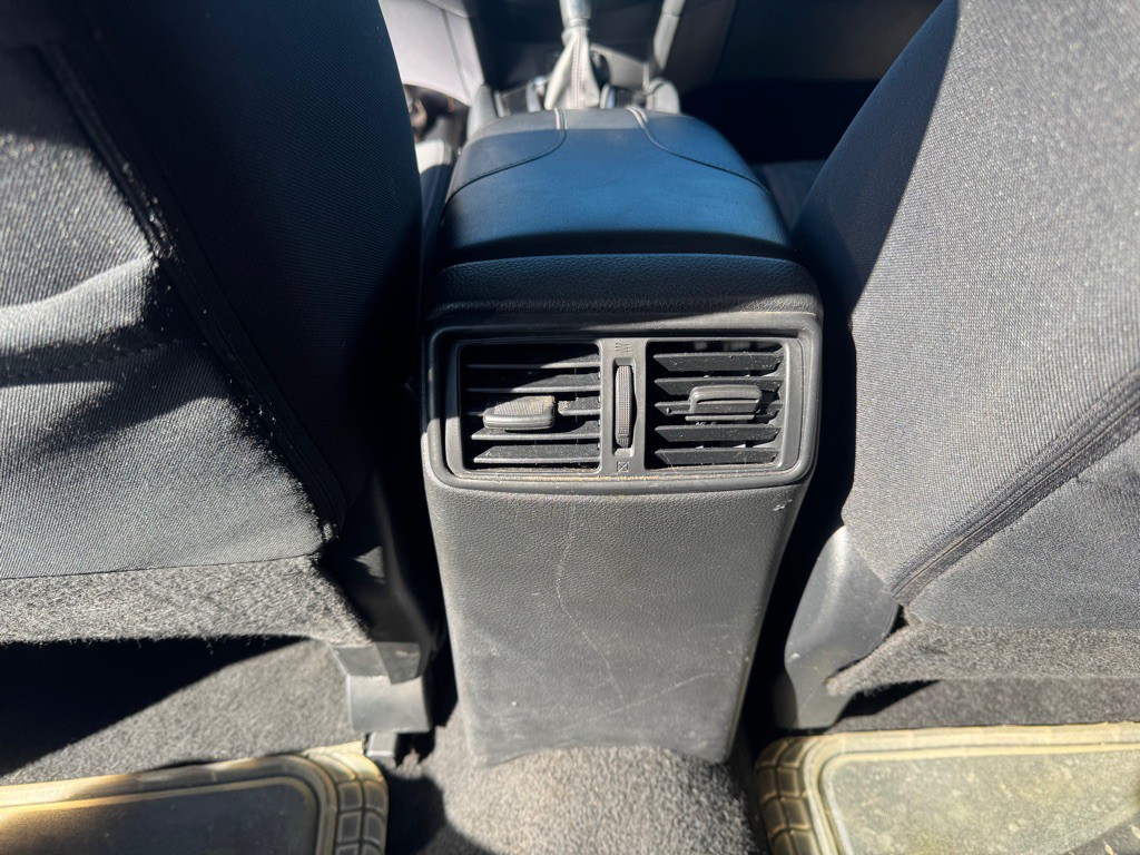 2017 Nissan Rogue Image 25