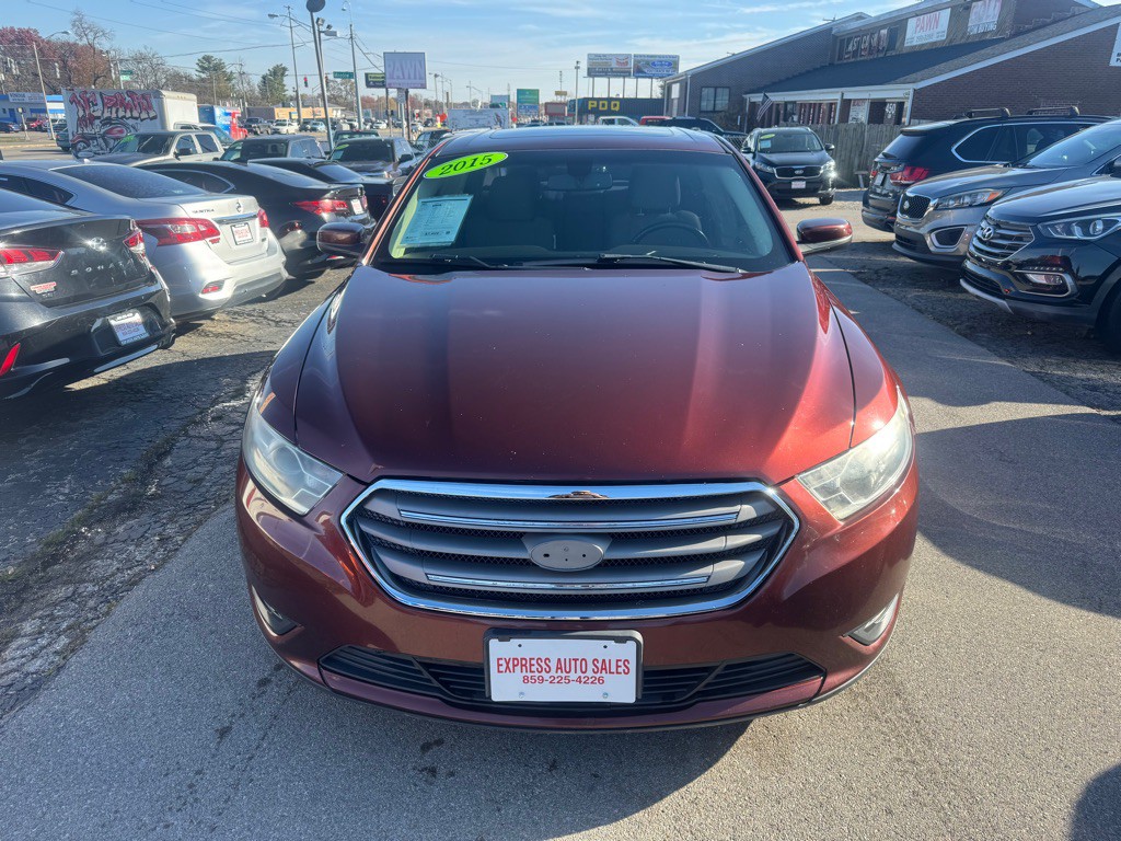 2015 Ford Taurus Image 2