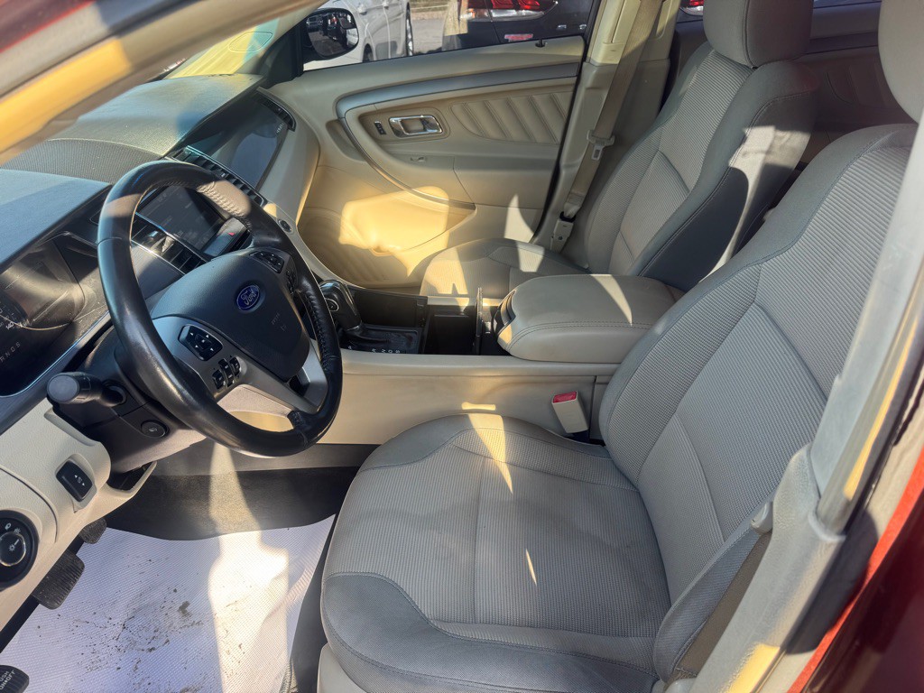 2015 Ford Taurus Image 10