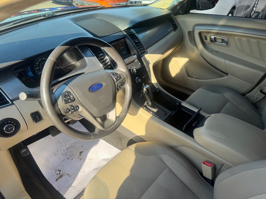 2015 Ford Taurus Image 11