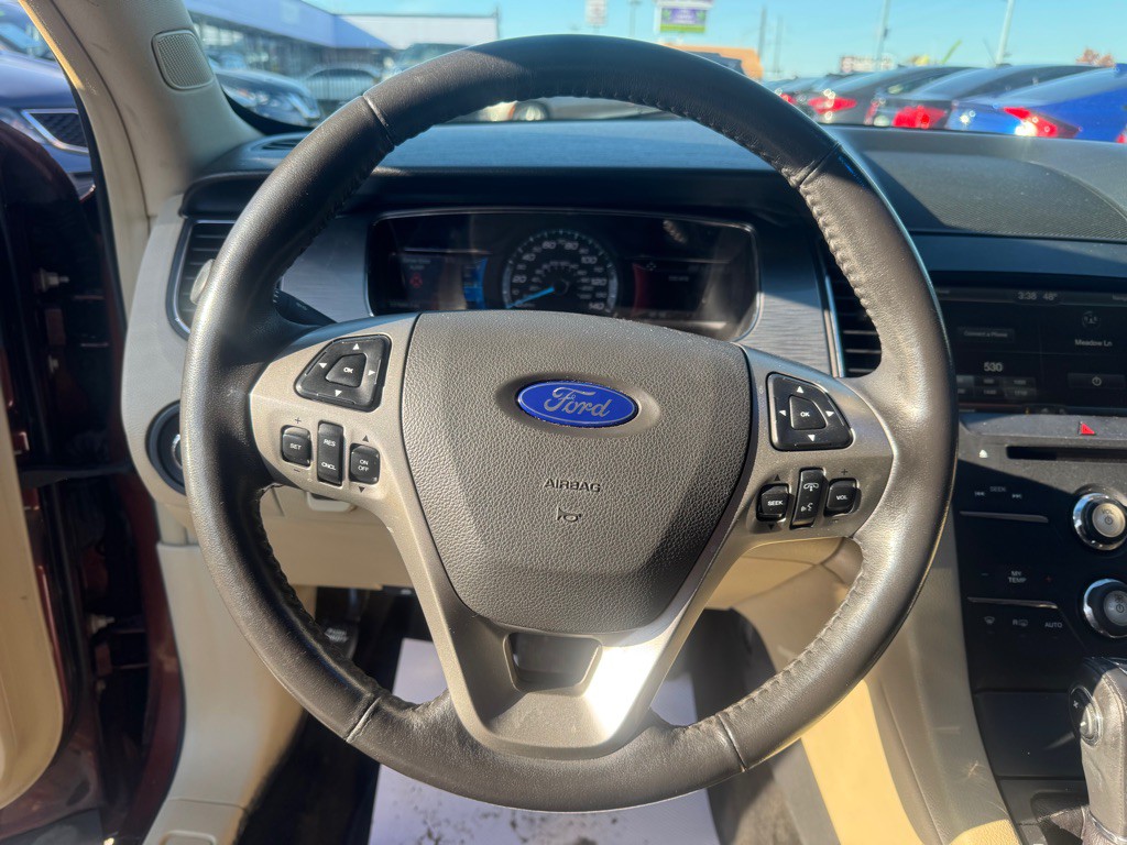2015 Ford Taurus Image 12