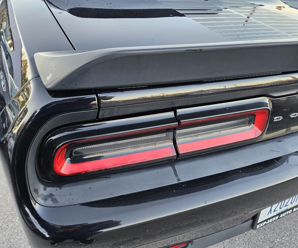 2016 Dodge Challenger Image 4