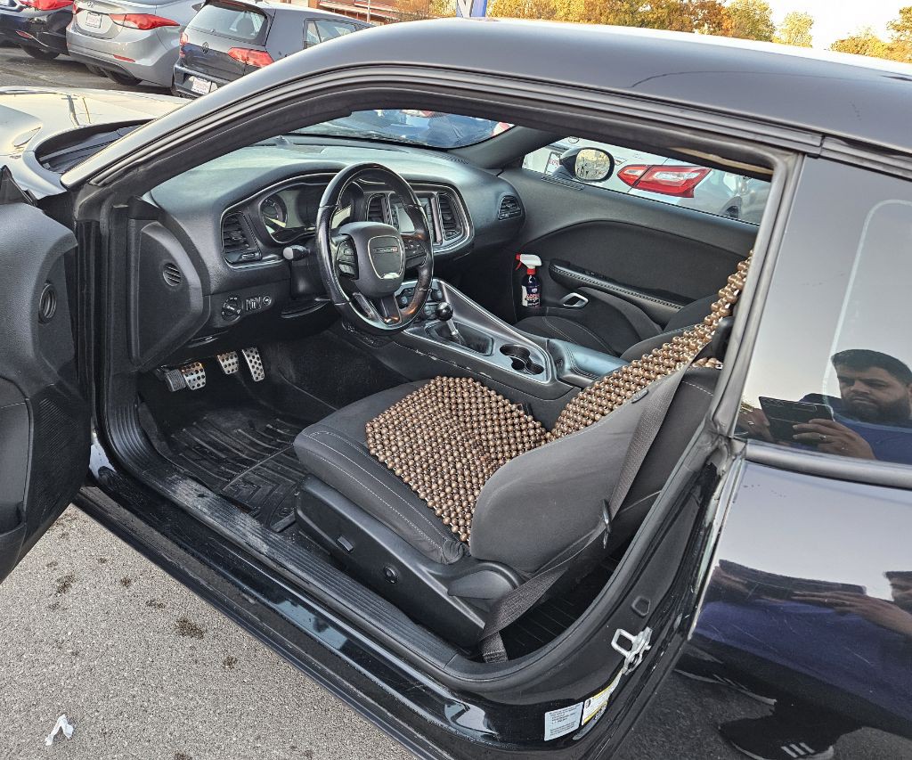 2016 Dodge Challenger Image 15
