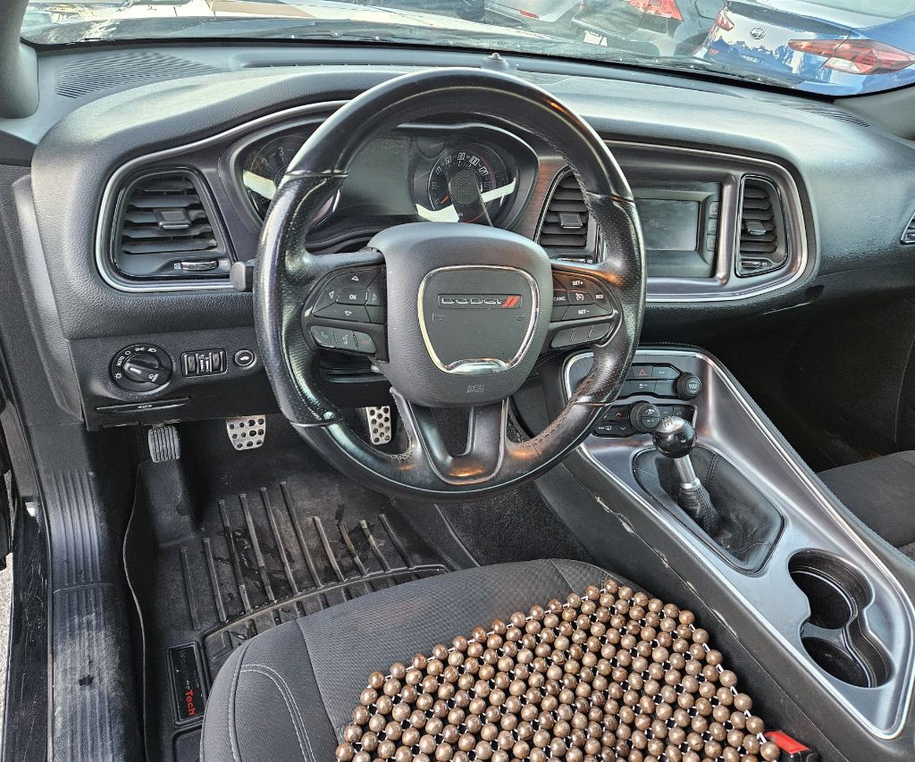 2016 Dodge Challenger Image 16