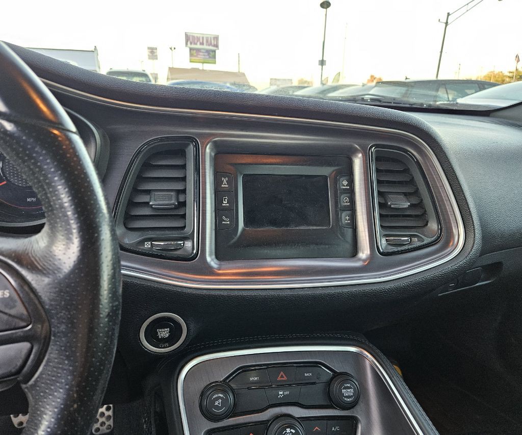 2016 Dodge Challenger Image 17