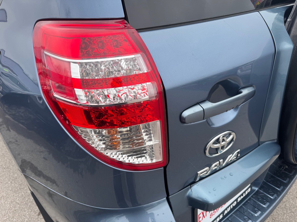 2011 Toyota Rav4 Image 8