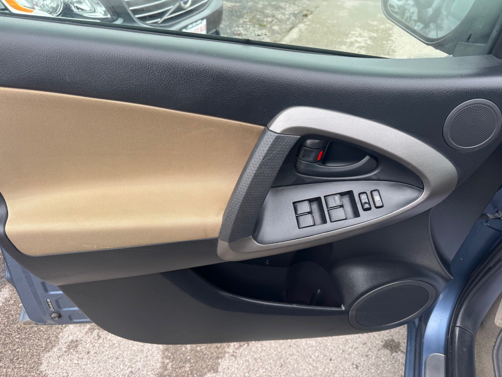 2011 Toyota Rav4 Image 16