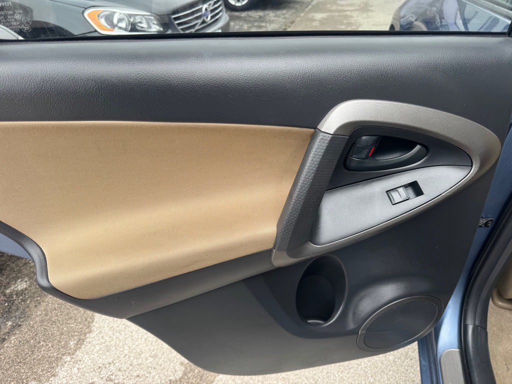 2011 Toyota Rav4 Image 18