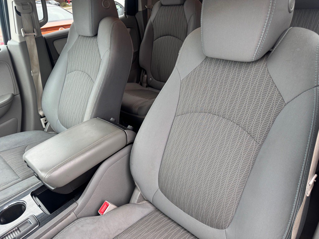 2015 Chevrolet Traverse Image 11