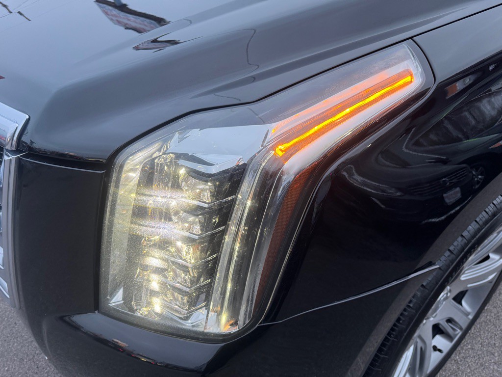 2016 Cadillac Escalade Image 8