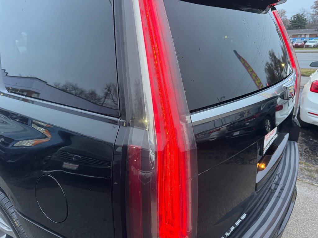 2016 Cadillac Escalade Image 9